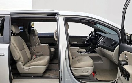 KIA Carnival III, 2019 год, 2 460 000 рублей, 7 фотография