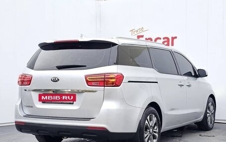 KIA Carnival III, 2019 год, 2 460 000 рублей, 3 фотография