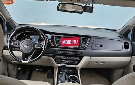 KIA Carnival III, 2019 год, 2 460 000 рублей, 10 фотография