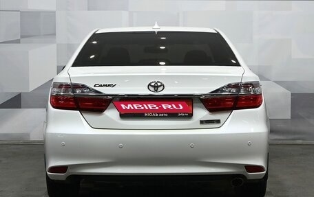 Toyota Camry, 2017 год, 2 700 000 рублей, 5 фотография