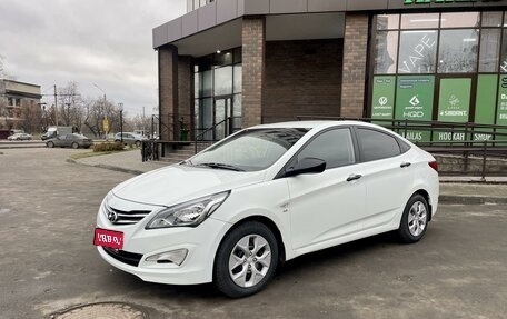 Hyundai Solaris II рестайлинг, 2015 год, 1 095 000 рублей, 1 фотография