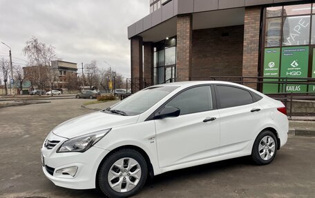 Hyundai Solaris II рестайлинг, 2015 год, 1 095 000 рублей, 2 фотография