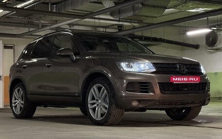 Volkswagen Touareg III, 2011 год, 1 780 000 рублей, 2 фотография