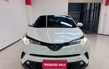 Toyota C-HR I рестайлинг, 2020 год, 2 200 000 рублей, 3 фотография