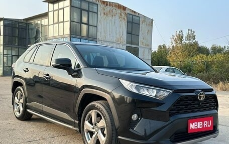 Toyota RAV4, 2021 год, 3 300 000 рублей, 1 фотография