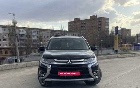 Mitsubishi Outlander III рестайлинг 3, 2018 год, 2 350 000 рублей, 2 фотография