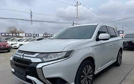 Mitsubishi Outlander III рестайлинг 3, 2021 год, 2 160 000 рублей, 1 фотография