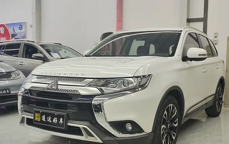 Mitsubishi Outlander III рестайлинг 3, 2019 год, 2 050 222 рублей, 2 фотография