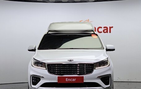 KIA Carnival III, 2020 год, 2 380 000 рублей, 2 фотография