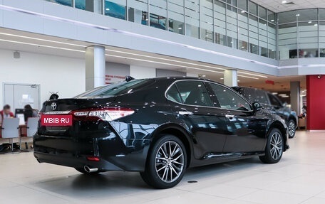 Toyota Camry, 2024 год, 5 990 000 рублей, 6 фотография