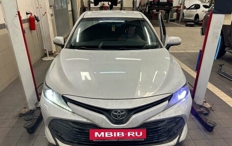 Toyota Camry, 2018 год, 2 547 000 рублей, 2 фотография