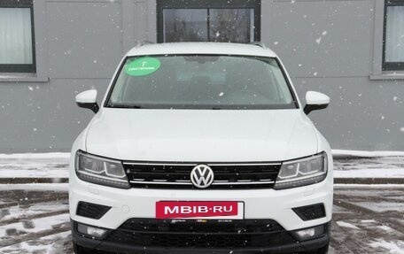 Volkswagen Tiguan II, 2018 год, 2 499 000 рублей, 2 фотография