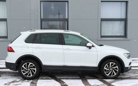 Volkswagen Tiguan II, 2018 год, 2 499 000 рублей, 4 фотография