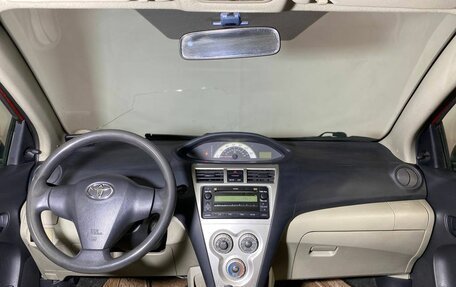 Toyota Yaris III рестайлинг, 2006 год, 800 000 рублей, 9 фотография