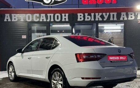 Skoda Superb III рестайлинг, 2017 год, 1 939 000 рублей, 18 фотография