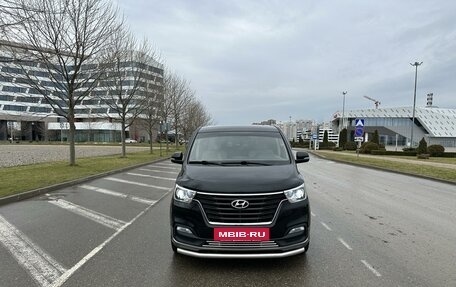 Hyundai H-1 II рестайлинг, 2020 год, 3 600 000 рублей, 2 фотография