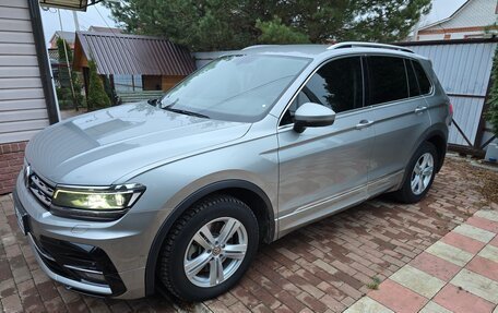 Volkswagen Tiguan II, 2018 год, 3 750 000 рублей, 4 фотография