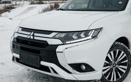 Mitsubishi Outlander III рестайлинг 3, 2021 год, 2 800 000 рублей, 12 фотография