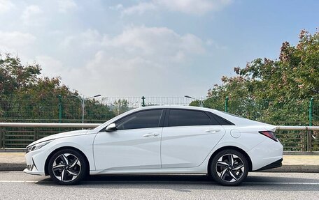 Hyundai Elantra, 2021 год, 1 050 000 рублей, 2 фотография