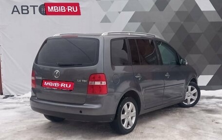 Volkswagen Touran III, 2005 год, 579 000 рублей, 2 фотография