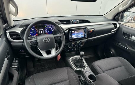 Toyota Hilux VIII, 2015 год, 2 690 000 рублей, 16 фотография