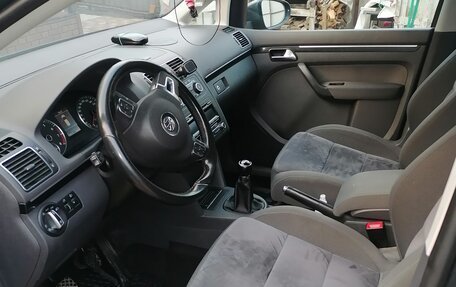 Volkswagen Touran III, 2012 год, 950 000 рублей, 9 фотография