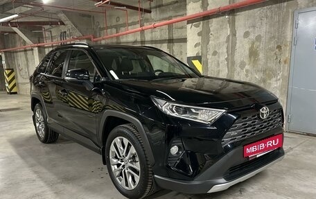 Toyota RAV4, 2021 год, 4 450 000 рублей, 4 фотография