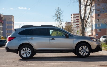 Subaru Outback IV рестайлинг, 2017 год, 2 599 000 рублей, 3 фотография