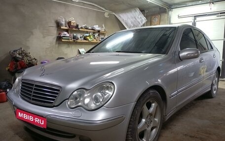 Mercedes-Benz C-Класс, 2002 год, 650 000 рублей, 1 фотография