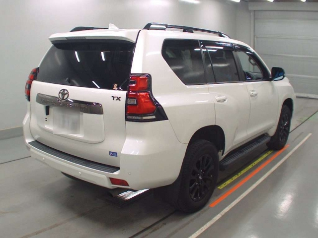 Toyota Land Cruiser Prado 150 рестайлинг 2, 2021 год, 4 600 000 рублей, 1 фотография