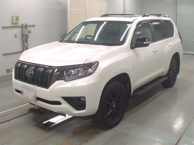 Toyota Land Cruiser Prado 150 рестайлинг 2, 2021 год, 4 600 000 рублей, 3 фотография