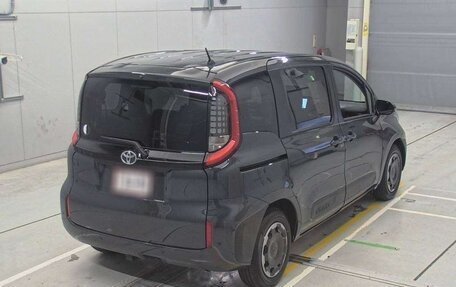 Toyota Sienta, 2023 год, 1 759 000 рублей, 16 фотография