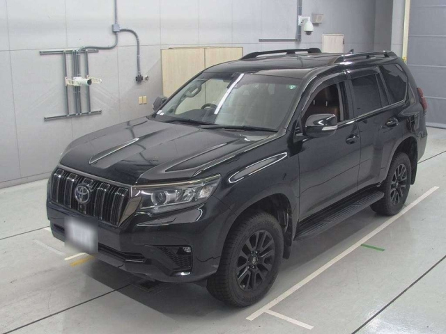 Toyota Land Cruiser Prado 150 рестайлинг 2, 2022 год, 4 680 000 рублей, 1 фотография