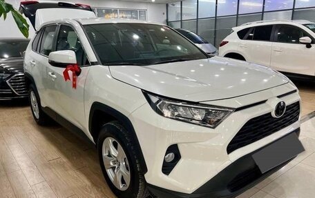 Toyota RAV4, 2020 год, 2 750 000 рублей, 3 фотография