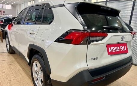 Toyota RAV4, 2020 год, 2 750 000 рублей, 2 фотография