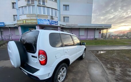 Chevrolet Niva I рестайлинг, 2015 год, 825 000 рублей, 4 фотография