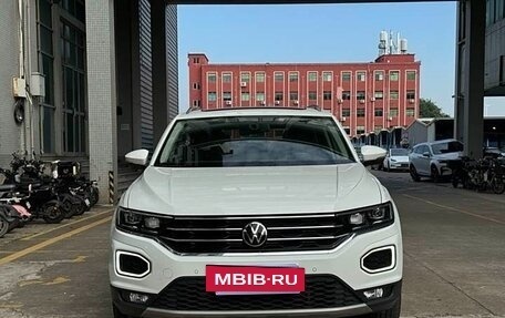 Volkswagen T-Roc I, 2022 год, 1 660 009 рублей, 2 фотография