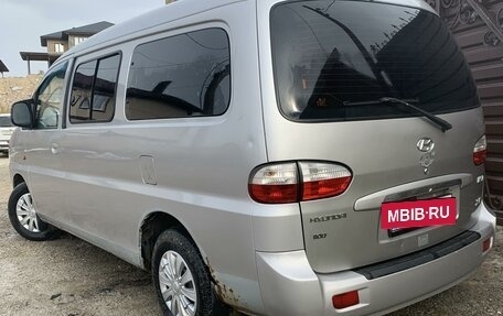 Hyundai H-1 II рестайлинг, 2006 год, 800 000 рублей, 3 фотография