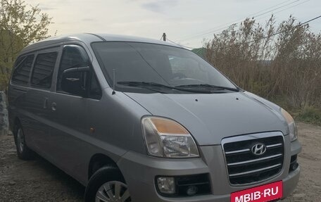 Hyundai H-1 II рестайлинг, 2006 год, 800 000 рублей, 2 фотография