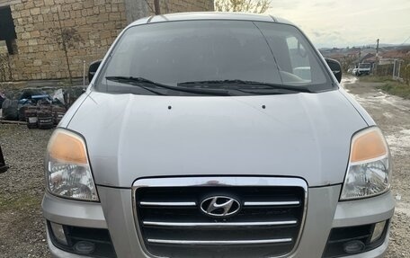 Hyundai H-1 II рестайлинг, 2006 год, 800 000 рублей, 13 фотография