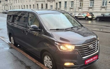 Hyundai H-1 II рестайлинг, 2018 год, 2 600 000 рублей, 6 фотография