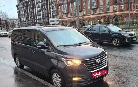 Hyundai H-1 II рестайлинг, 2018 год, 2 600 000 рублей, 13 фотография