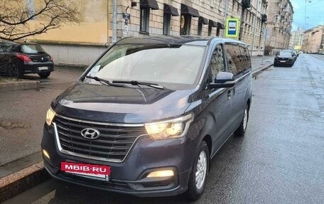 Hyundai H-1 II рестайлинг, 2018 год, 2 600 000 рублей, 15 фотография