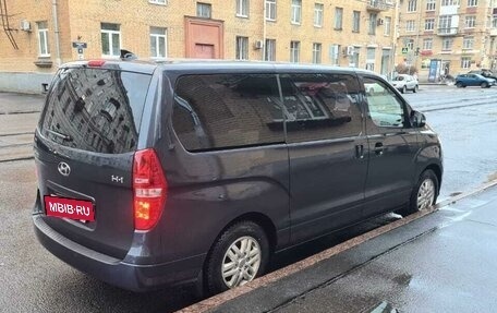 Hyundai H-1 II рестайлинг, 2018 год, 2 600 000 рублей, 18 фотография