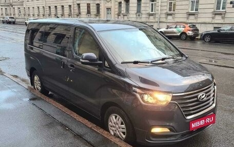 Hyundai H-1 II рестайлинг, 2018 год, 2 600 000 рублей, 17 фотография