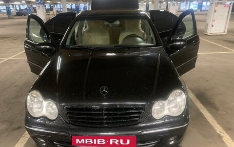 Mercedes-Benz C-Класс, 2006 год, 2 000 000 рублей, 9 фотография