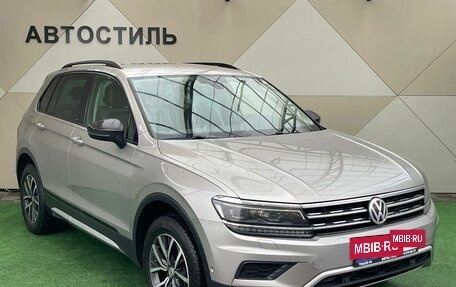 Volkswagen Tiguan II, 2018 год, 2 330 000 рублей, 2 фотография