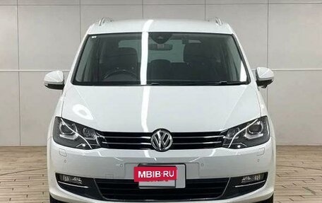 Volkswagen Sharan II, 2018 год, 2 390 000 рублей, 2 фотография