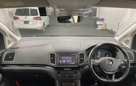 Volkswagen Sharan II, 2018 год, 2 390 000 рублей, 9 фотография