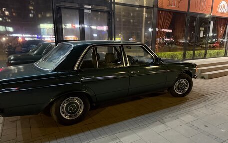 Mercedes-Benz W123, 1982 год, 600 000 рублей, 1 фотография